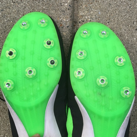 nike shoes that track steps